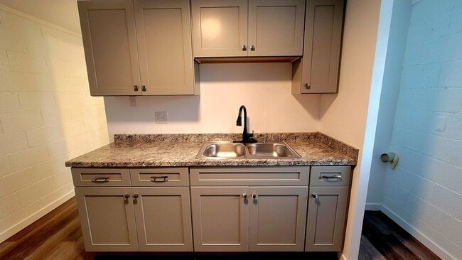 Building Photo - 118 N Old Church St