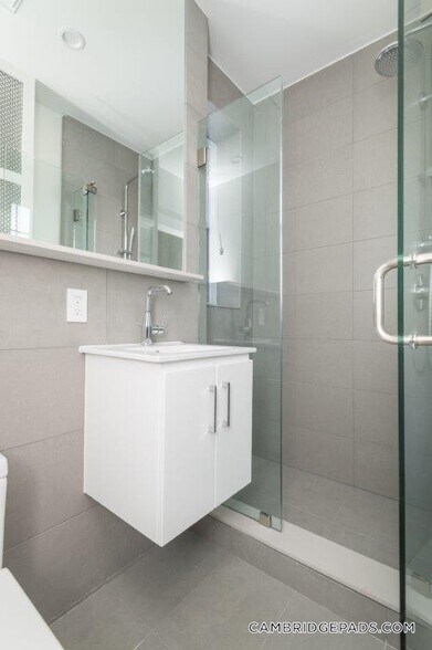 Building Photo - 19A Forest St