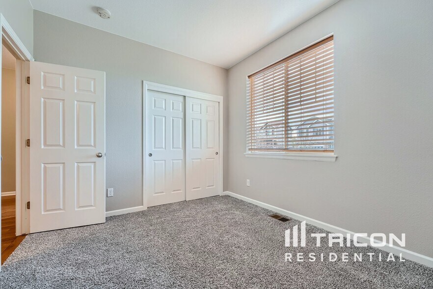 Building Photo - 26110 E Davies Dr