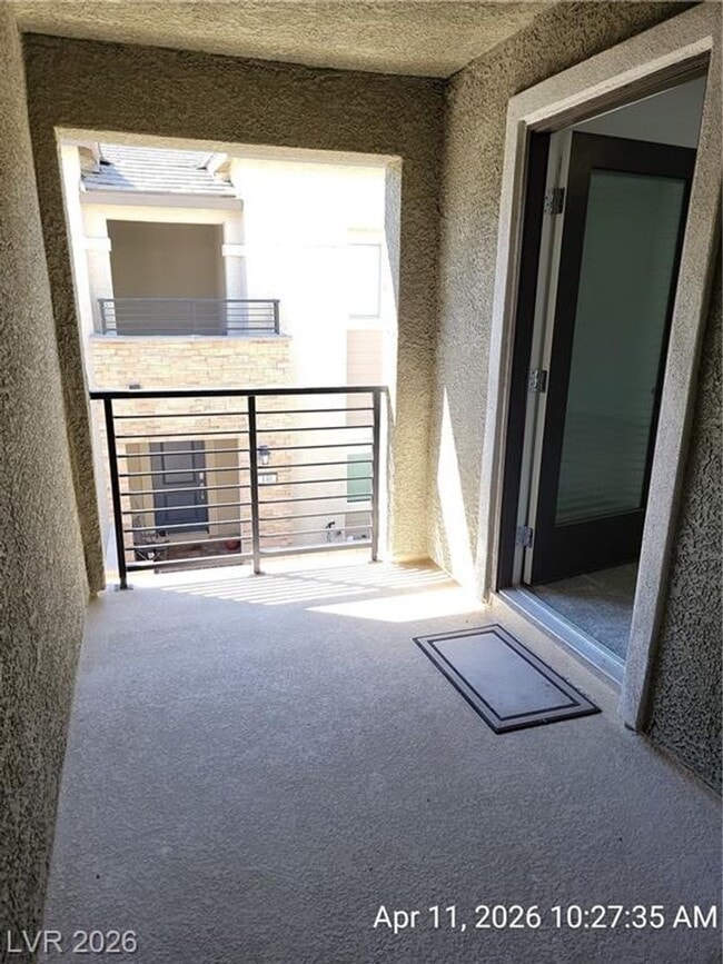 Building Photo - Spacious Henderson Townhome with Balconies and Resort Amenities