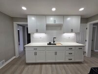 Building Photo - Newly Updated 3 bedroom 1 bathroom Apartment for Rent!