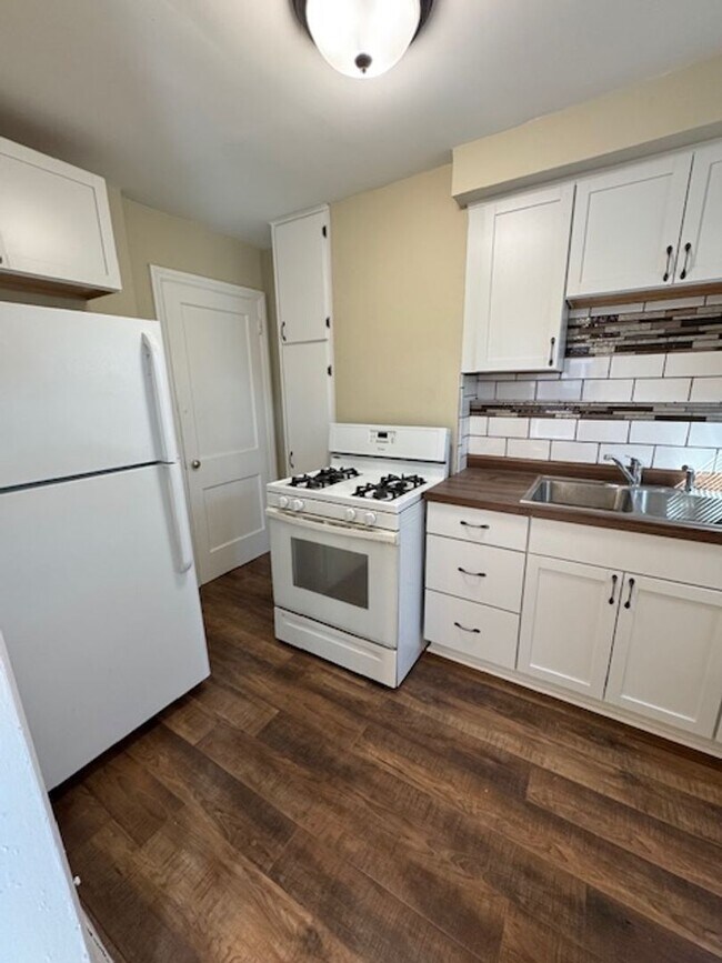 Building Photo - 2215/2217 Hecker Ave