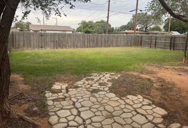Building Photo - Adorable 2/1/1 Near Marsha Sharp!