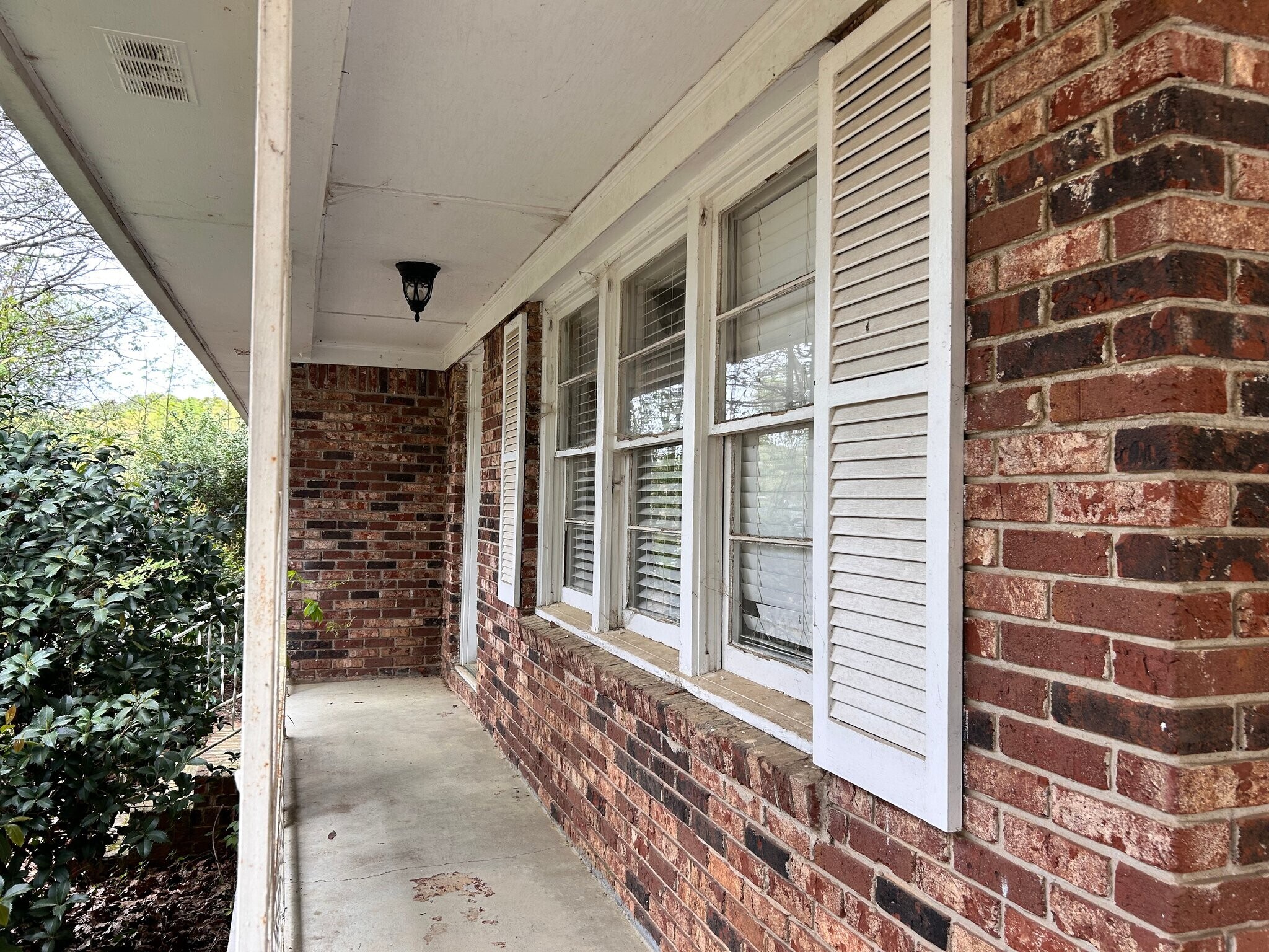 Building Photo - 5007 Spring Hill Dr