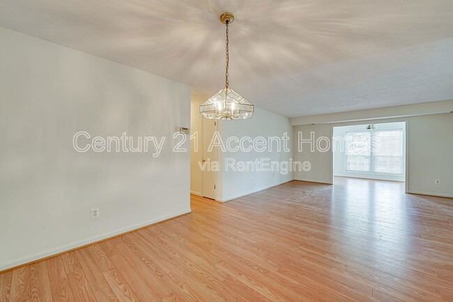 Building Photo - 9941 Oakton Terrace Rd