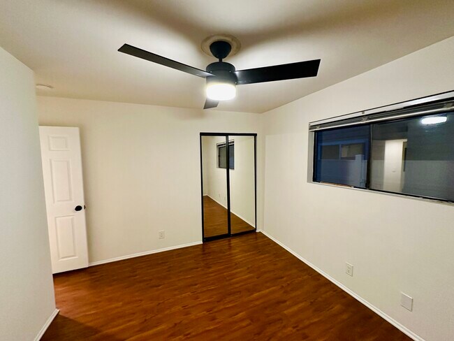First bedroom - 5303 Alhama Dr