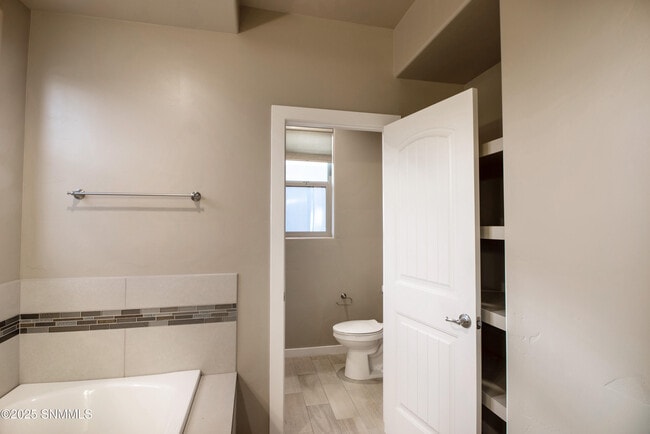 Building Photo - 1415 San Bonifacio