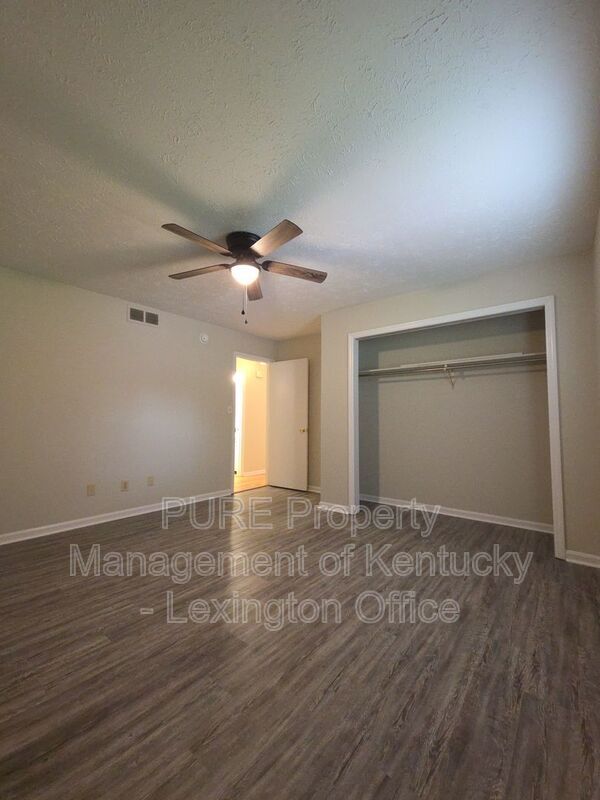 Building Photo - 3432 Warwick Ct