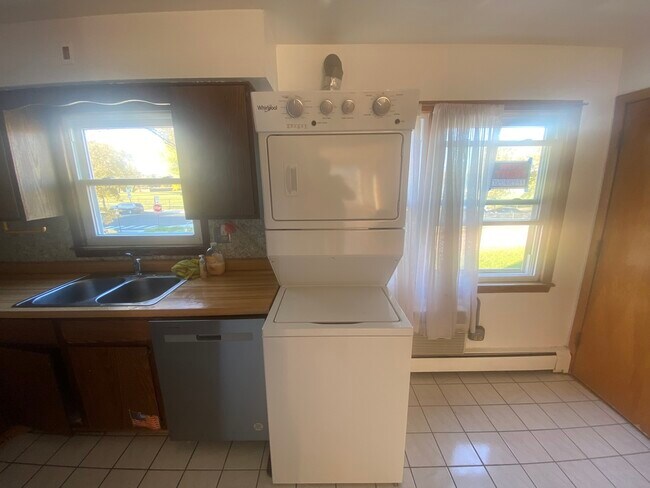 Building Photo - 3553 N Neenah Ave