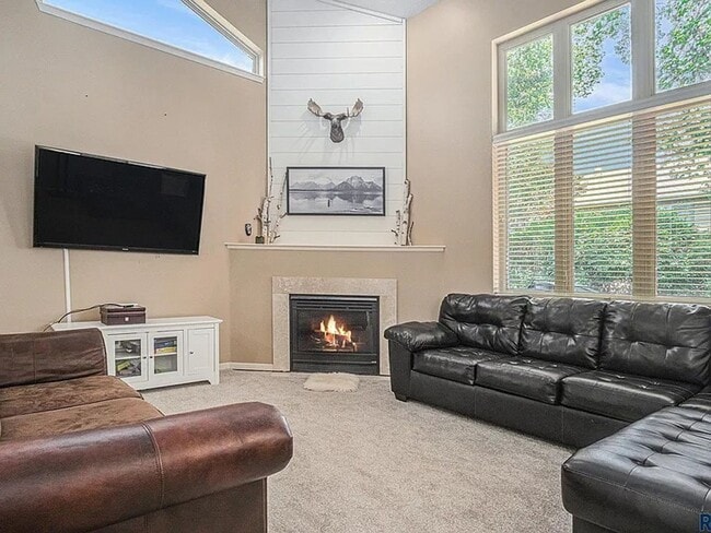 Building Photo - Charming 3-Bedroom Twin Home — 904?E?Jane?...