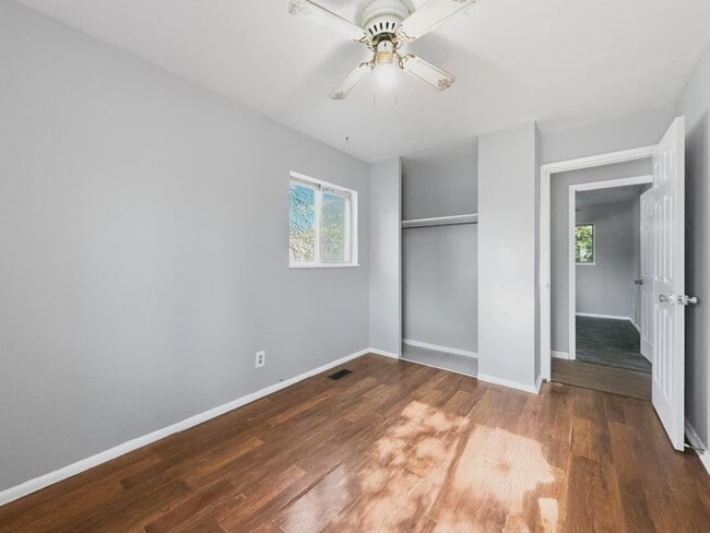 Building Photo - 836 Eastmont Dr