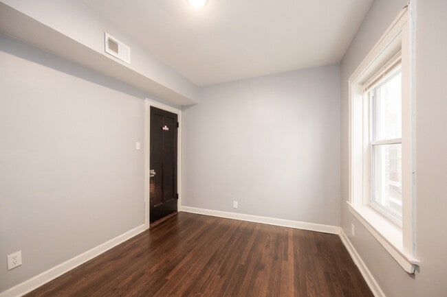 Building Photo - 3312 N Kostner Ave