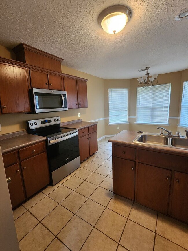 Building Photo - 24 Idus Ln