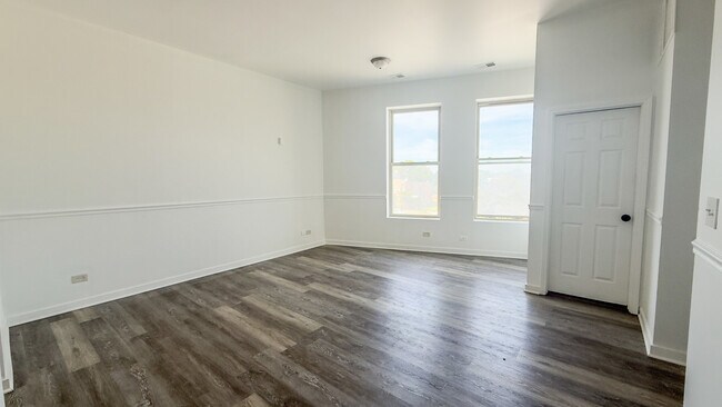 Building Photo - 317 S Homan Ave