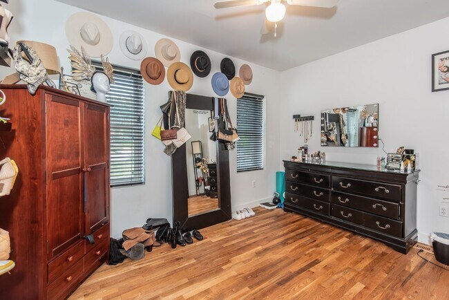 Building Photo - 4048 Walsh St