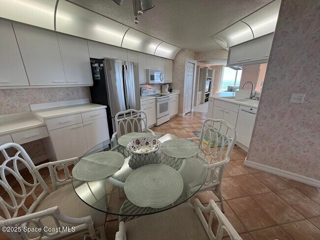 Building Photo - 3740 Ocean Beach Blvd