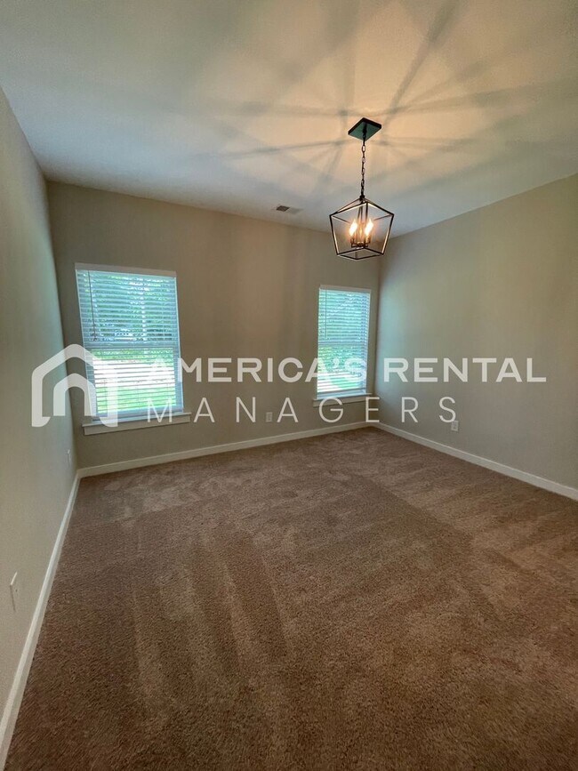 Building Photo - Home for Rent in Weaver, AL!!! Available to View Now! PRICE REDUCTION!! Sign a 13-month lease by ...