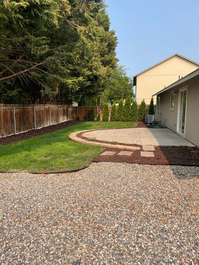 Building Photo - 4884 Thrush Ln