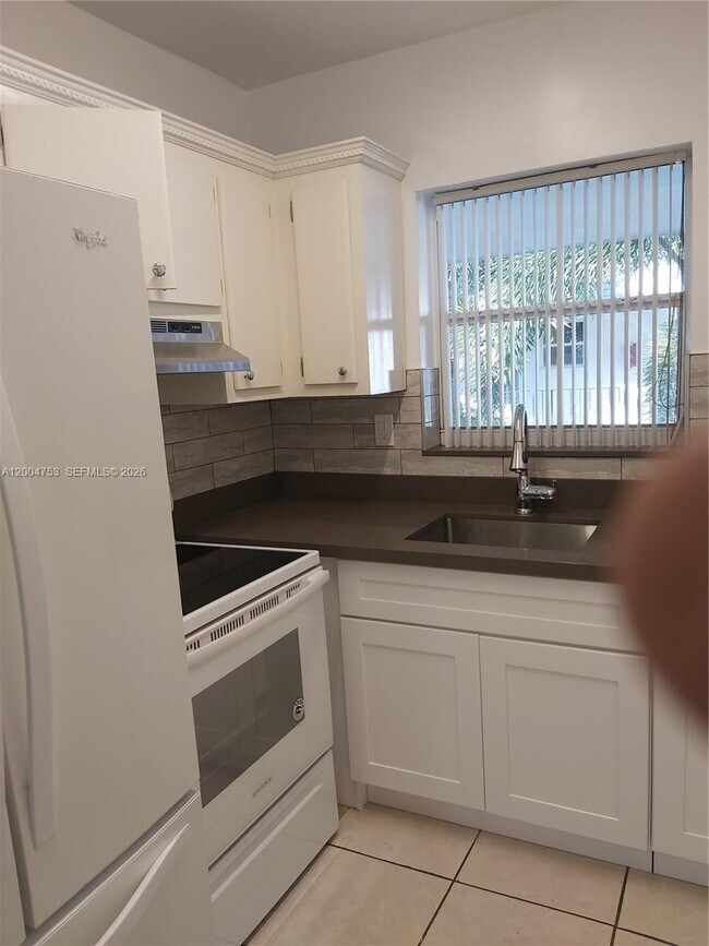 Building Photo - 1300 N 17th Ave