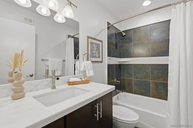 Building Photo - 867 Hollyhock Ct