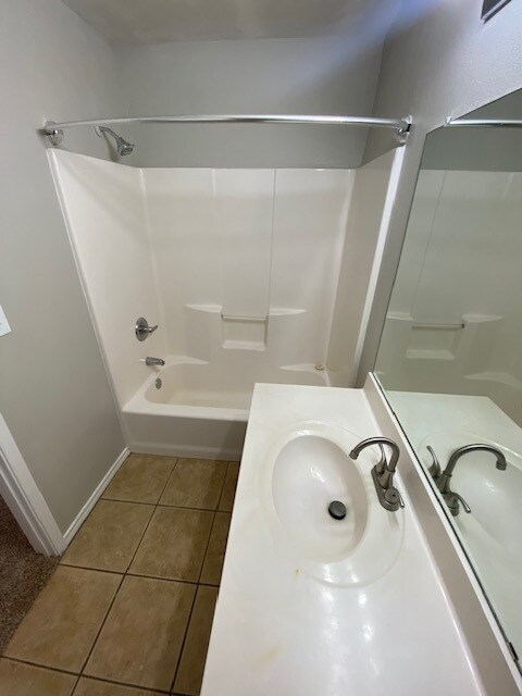Building Photo - 535 N Brentwood Ave