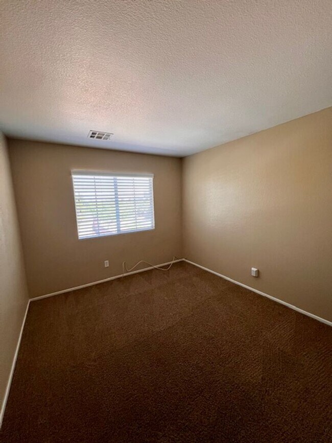 Building Photo - Cul-de-Sac Gated Community / Gated Communi...