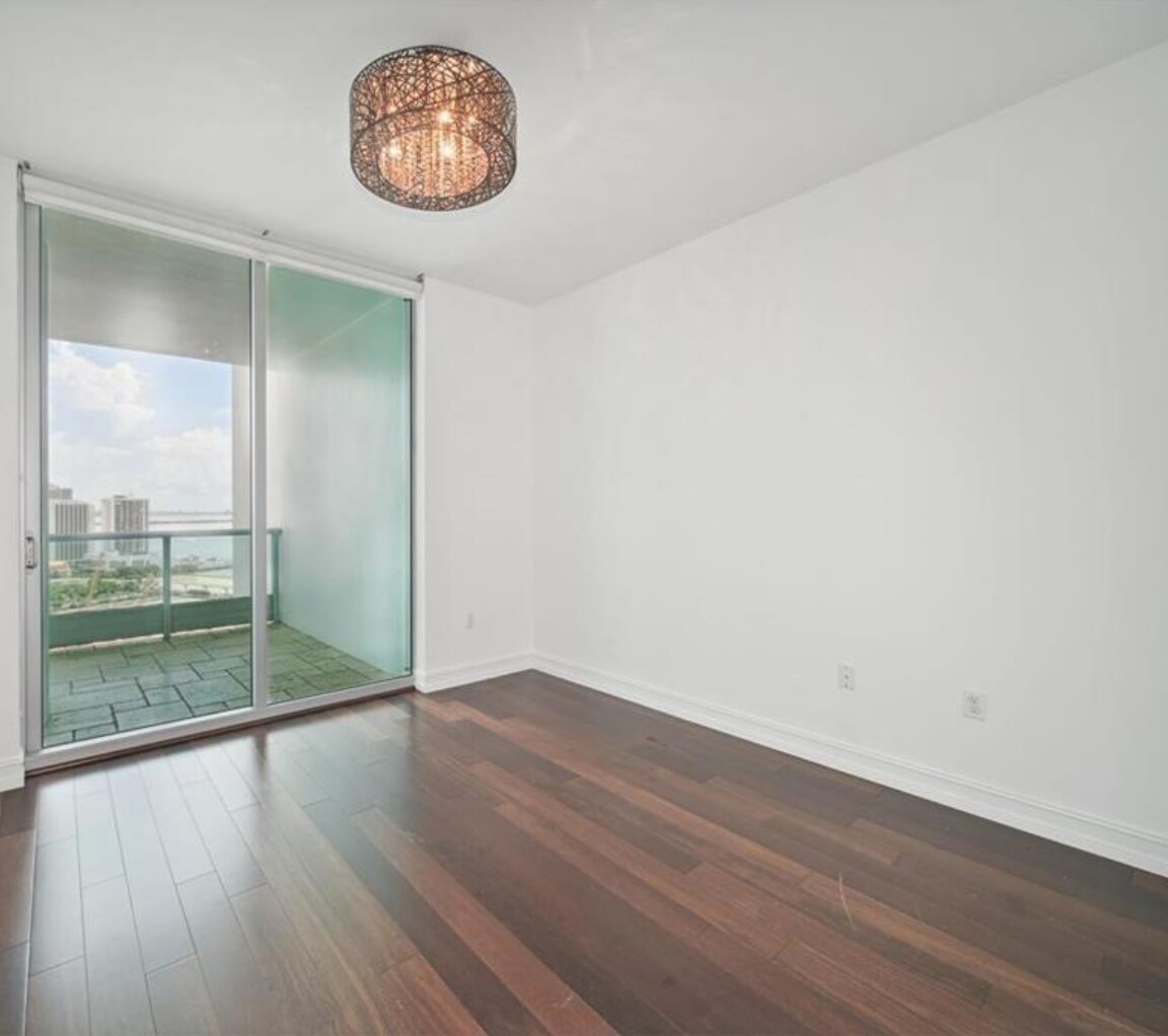 Building Photo - 900 Biscayne Blvd