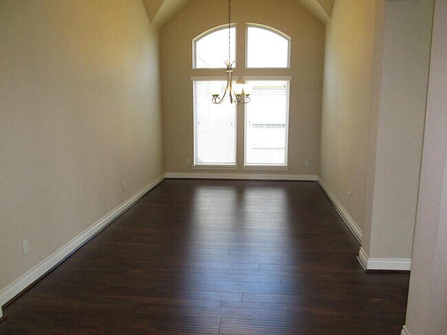 Building Photo - 14104 Green Thicket Dr