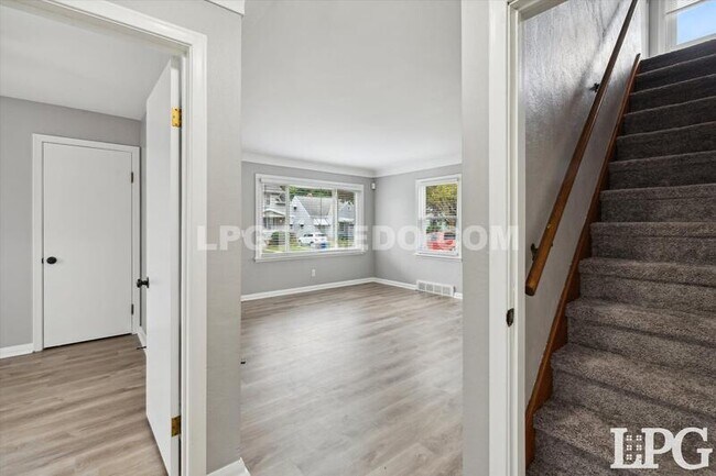 Building Photo - 3648 Watson Ave