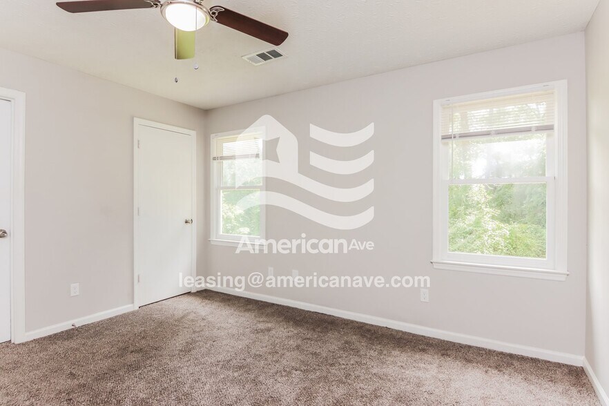 Building Photo - 713 9th Ave S