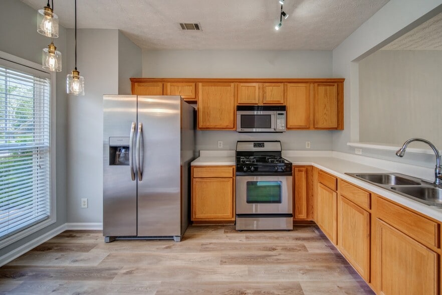 Building Photo - 211 Pearl Chambers Dr