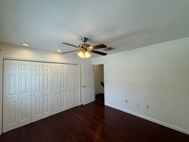 Building Photo - Lovely 2 Bedroom, 1.5 Bathroom Home in Orlando! Minutes from Top Attractions!! (Water Included!)