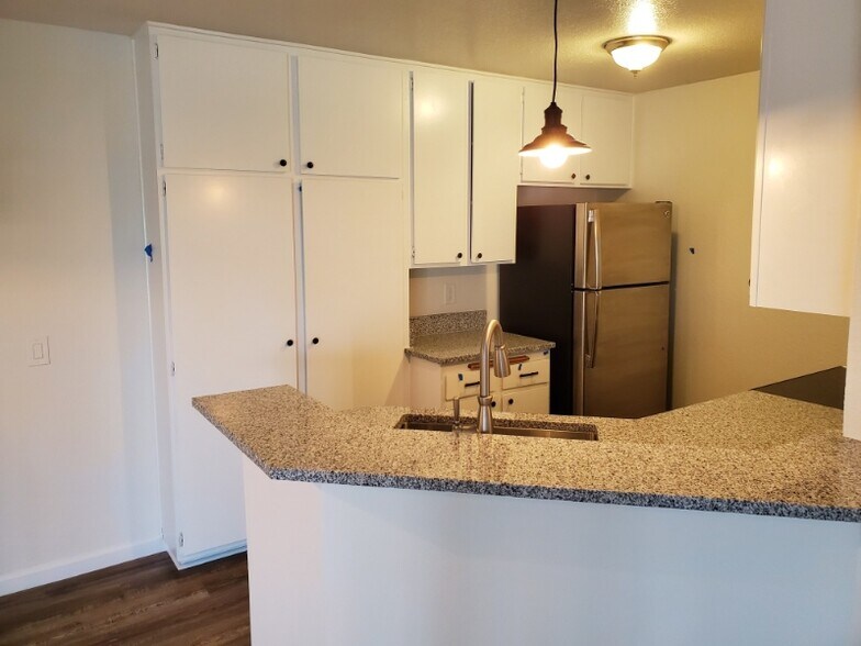 Building Photo - 7047 Camino Degrazia