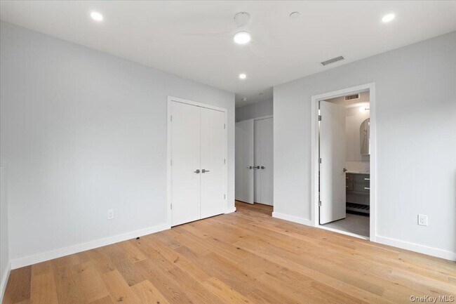 Building Photo - 46 Hudson St