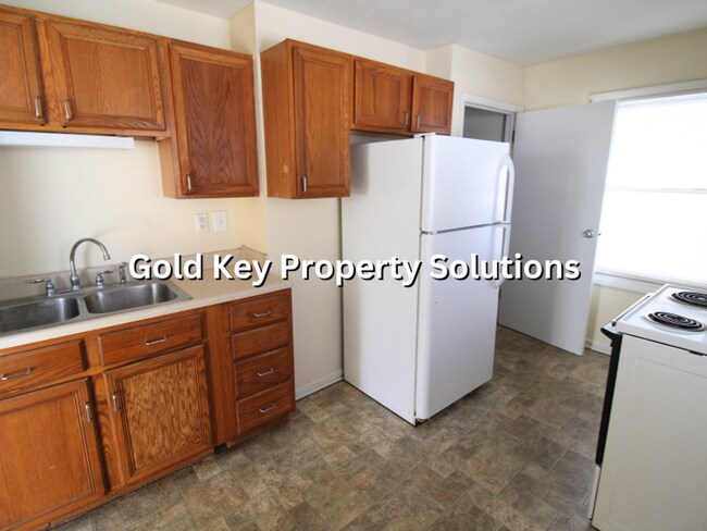 Building Photo - MUNCIE 3 BR 1 BA House with Carport and Large Yard (SECTION 8 APPROVED)