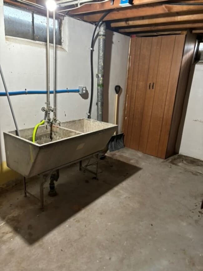 Building Photo - 829 Marcia St SW