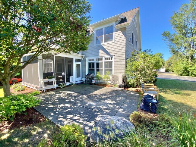 Building Photo - 3 Bedroom Home South Burlington Available ...