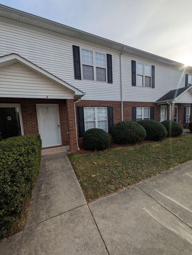 Building Photo - 2BD/2.5BA Unit at Water Oaks in Hickory