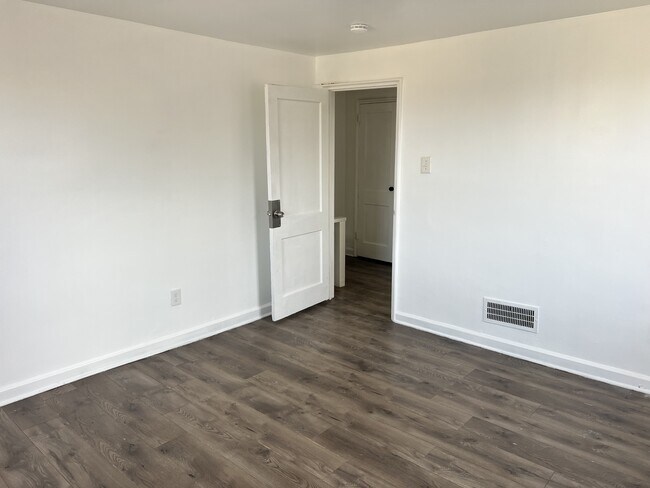 Building Photo - 51 Madison Dr