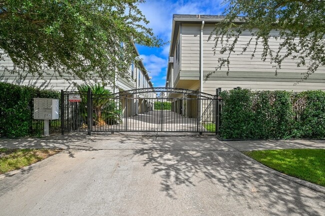 Building Photo - 2905 Leeland St