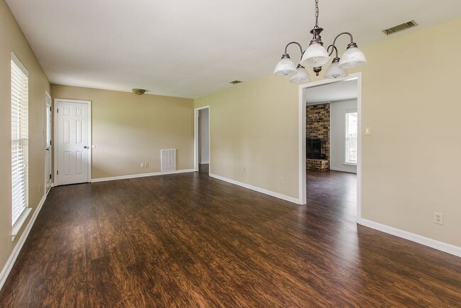 Building Photo - 213 Cherokee Trail