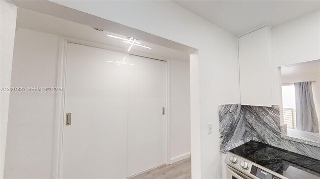 Building Photo - 1441 Lincoln Rd