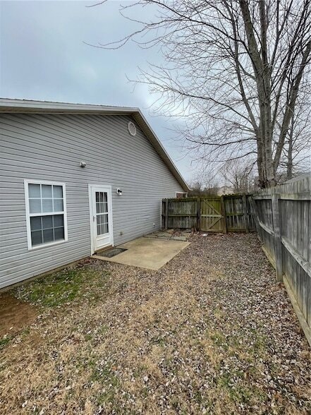 Building Photo - 1132 Nelson Dr