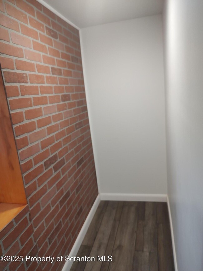 Building Photo - 136 Chestnut St