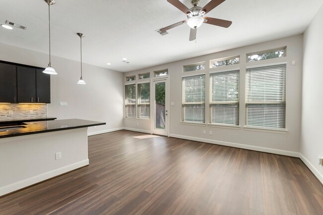 Building Photo - 31 Aventura Pl
