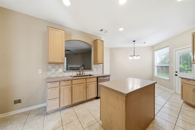 Building Photo - 3711 Slocom Dr