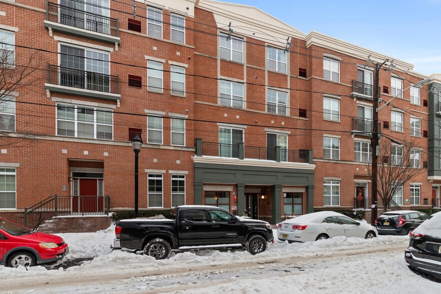 Building Photo - 443 2nd St