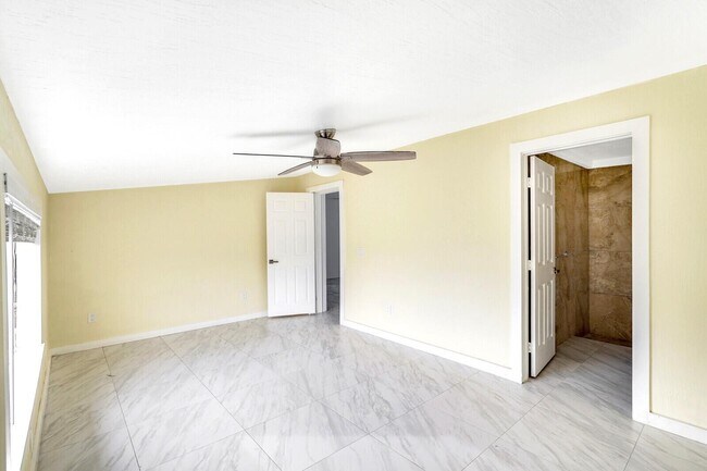 Building Photo - 4389 Bellewood St