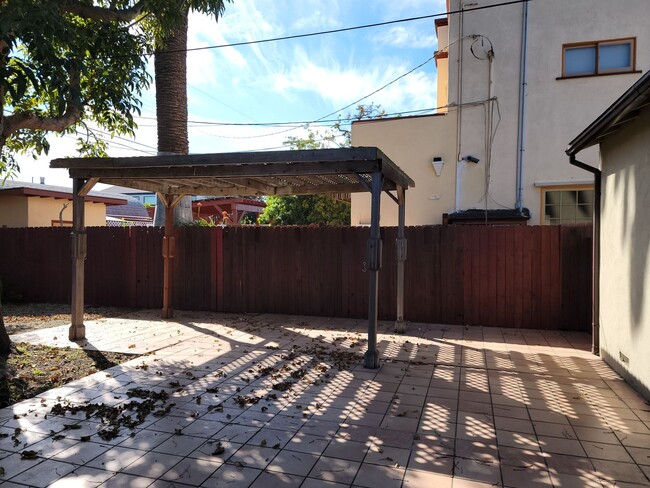 Building Photo - Charming Single Family Home with Spacious ...