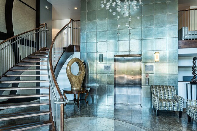 Building Photo - 945 E Playa Del Norte Dr